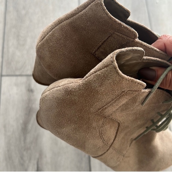 NINE West nude suede lace up wedge bootie size 8.5 - Picture 4 of 10